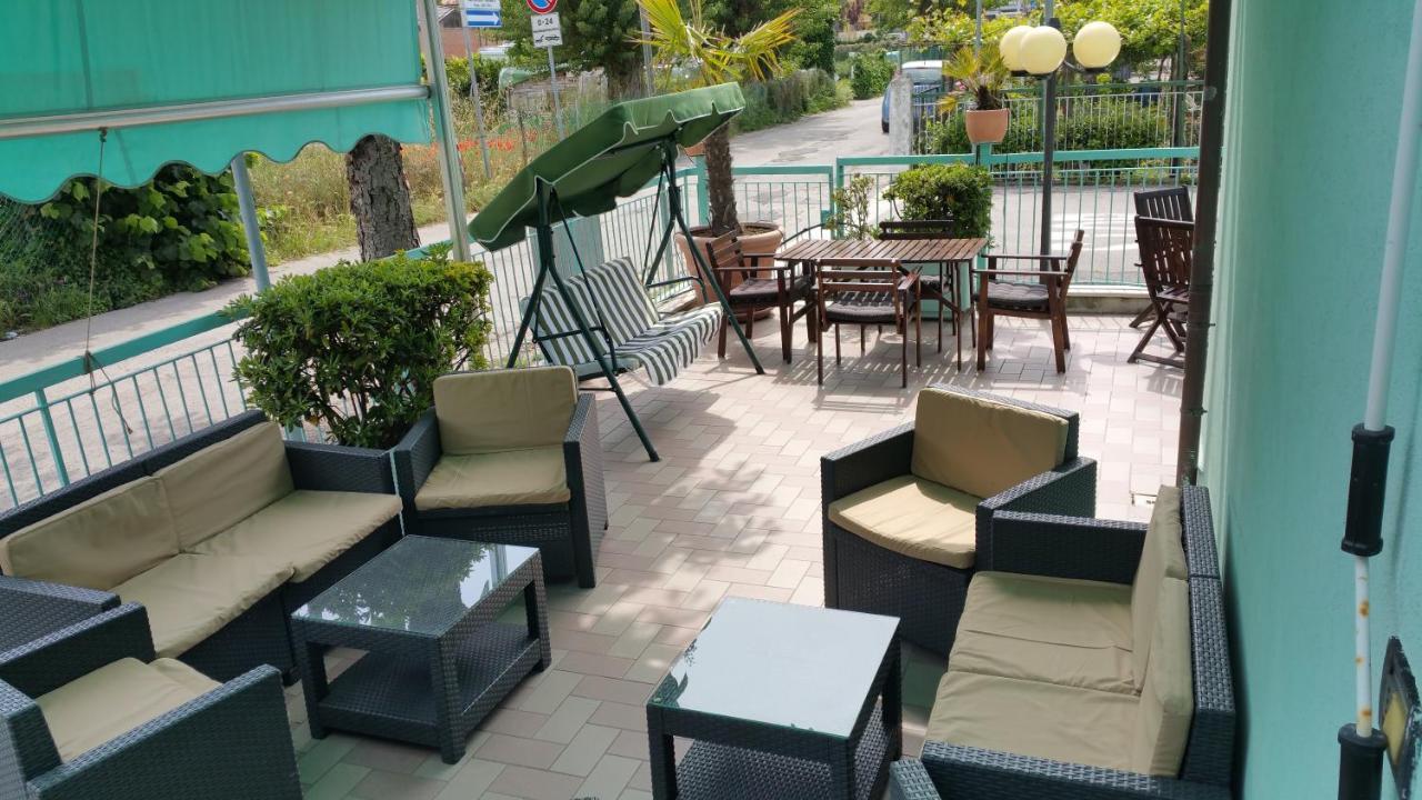 Hotel Savina Ρίμινι Εξωτερικό φωτογραφία