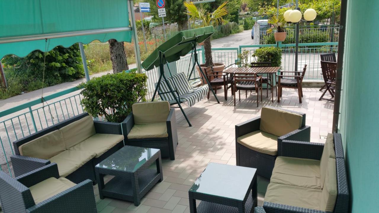 Hotel Savina Ρίμινι Εξωτερικό φωτογραφία
