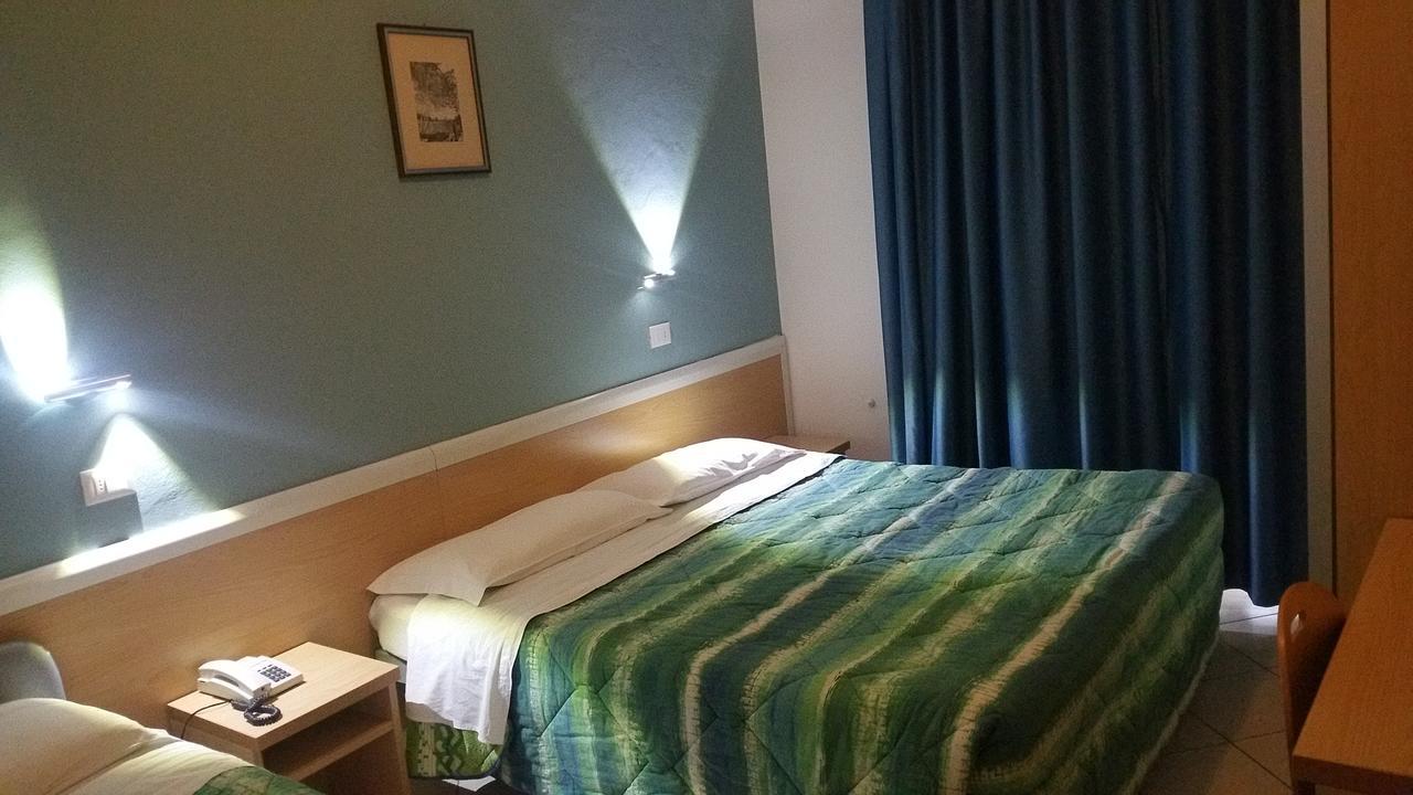Hotel Savina Ρίμινι Εξωτερικό φωτογραφία