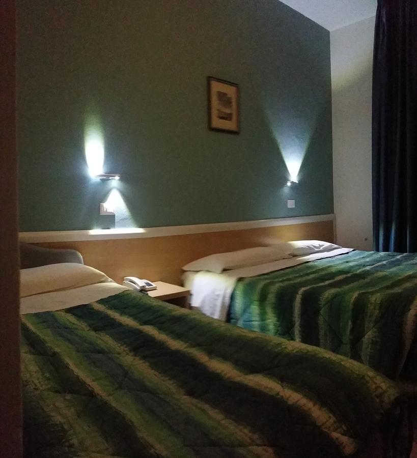 Hotel Savina Ρίμινι Εξωτερικό φωτογραφία